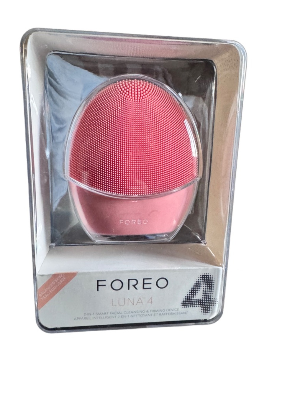 FOREO LUNA 4 Silicone Facial Cleanser in Soft Pink